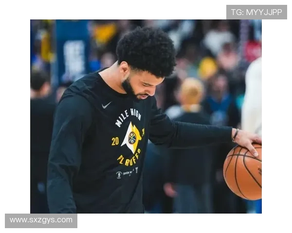 霍勒迪精彩突破后巧妙分球 穆雷空位三分精准命中为球队打破僵局