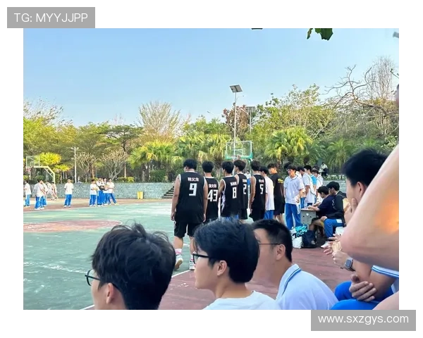 文班赛后第一时间回看录像努力为下场比赛做好充分准备